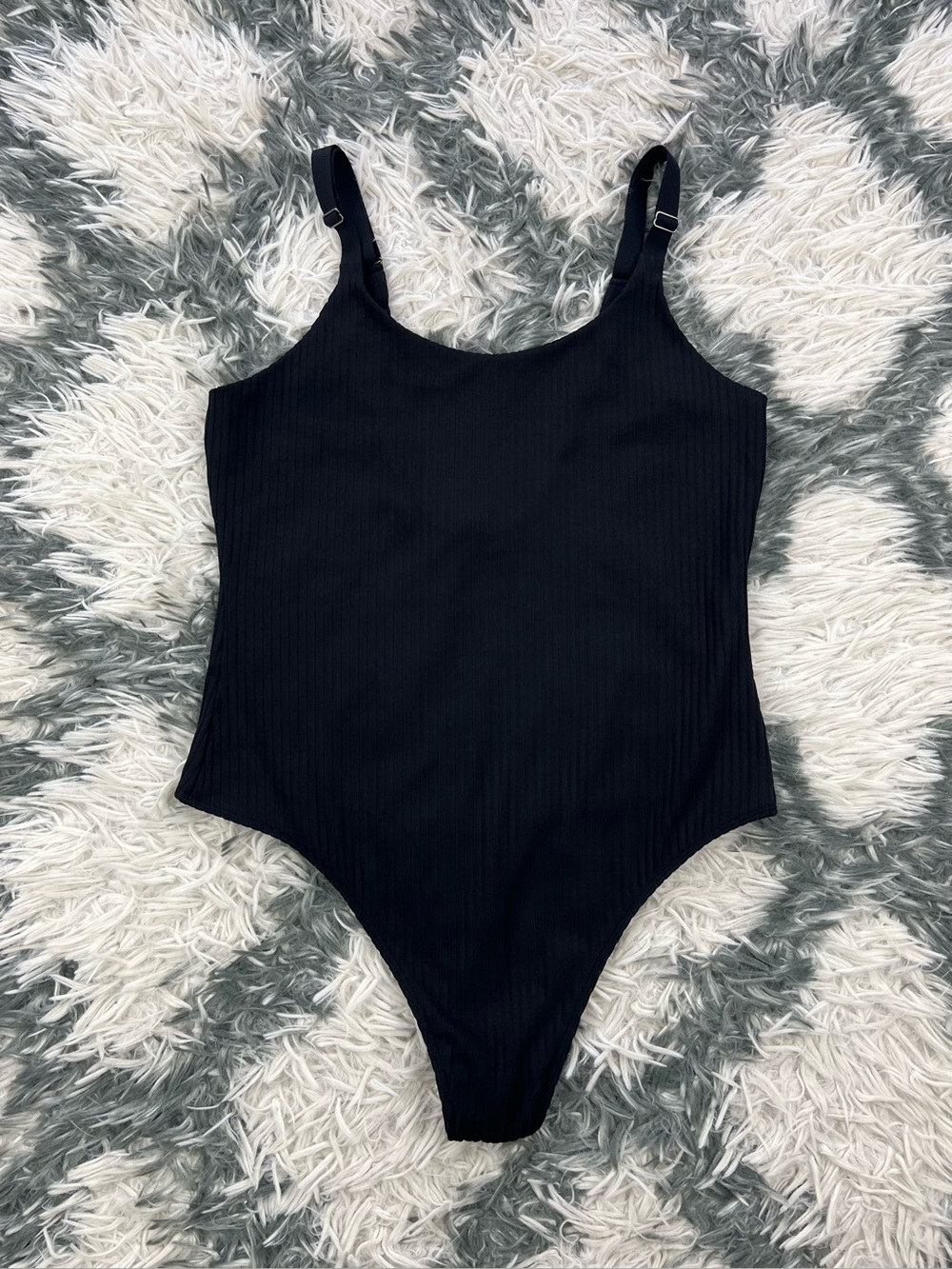 Victoria’s Secret Women’s Black Ribbed Scoop Neck Size Medium